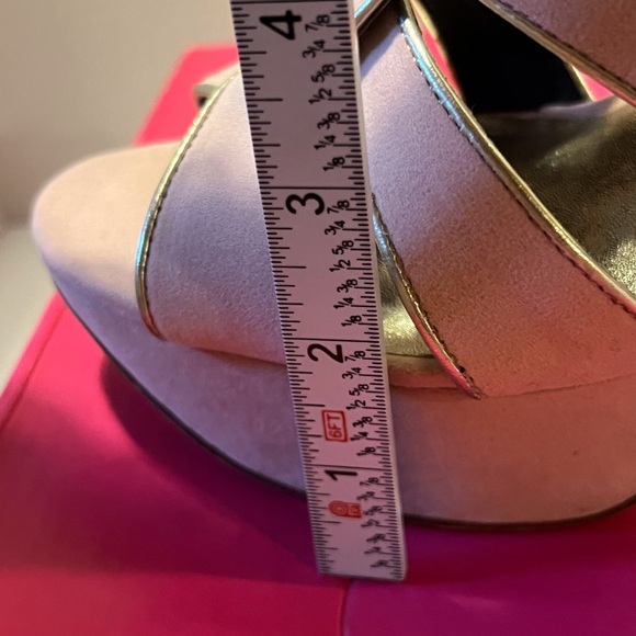 Shoe Dazzle Faux Suede Barbie Pink w/Silver trim Platform Heels sz 8.5 - Picture 5 of 9